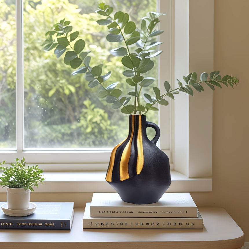 Modern Ceramic Vase | Black & White with Gold Accents – Luxury Tabletop & Mantelpiece Decoration