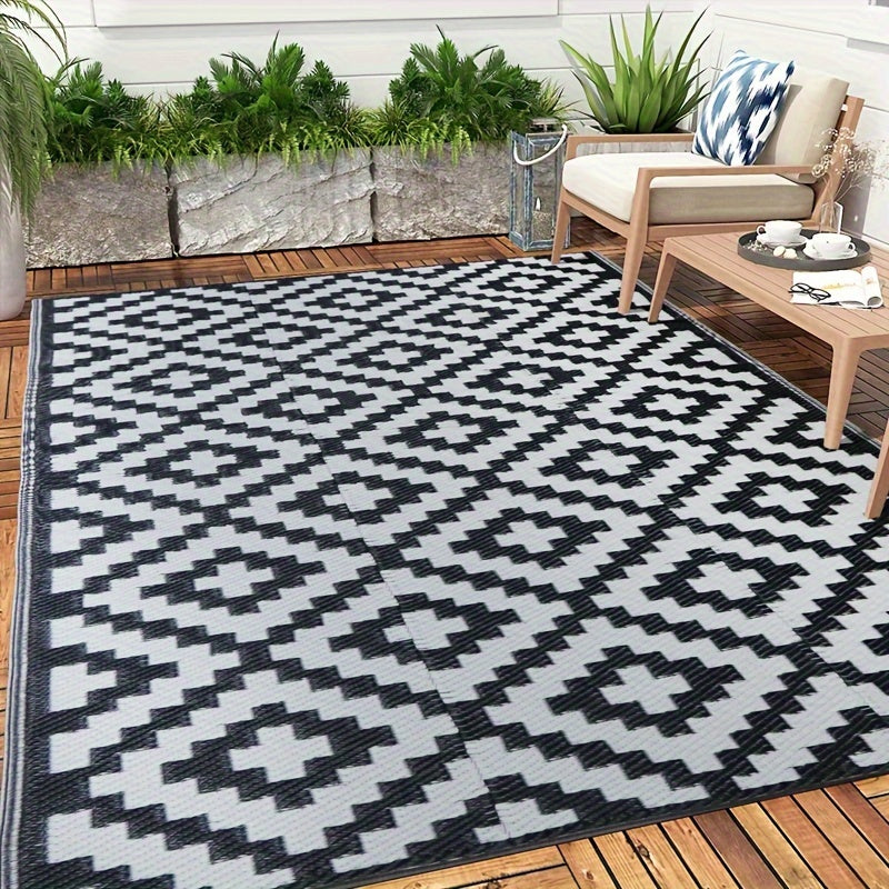 Reversible Outdoor Area Rug | Black & White Geometric Patio Mat